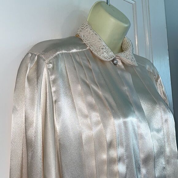 Vtg 80s/90s Erena by Irene Koenig cream/ivory polyester blouse with crochet lace - Picture 5 of 9